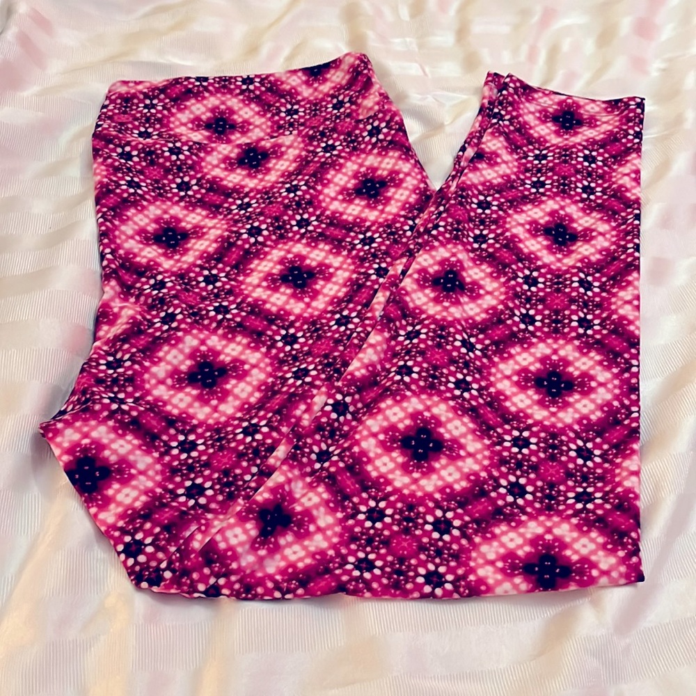 Loving these tie dye leggings that are brand new never been worn comfy!